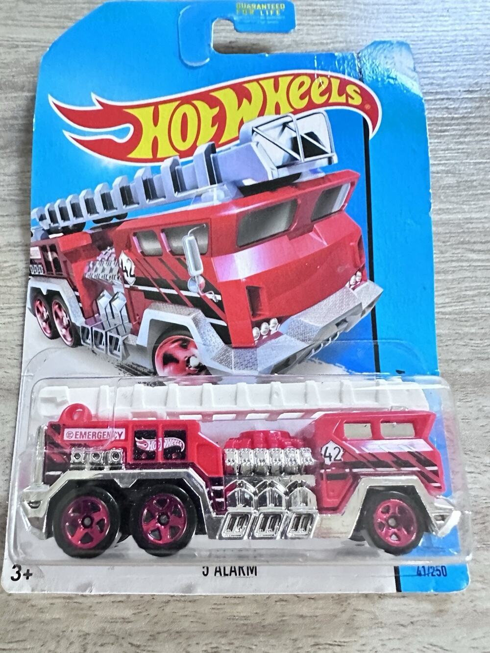 Hot Wheels HW City 5 Alarm 11/250 Red Firefighter Truck Hotwheels H39